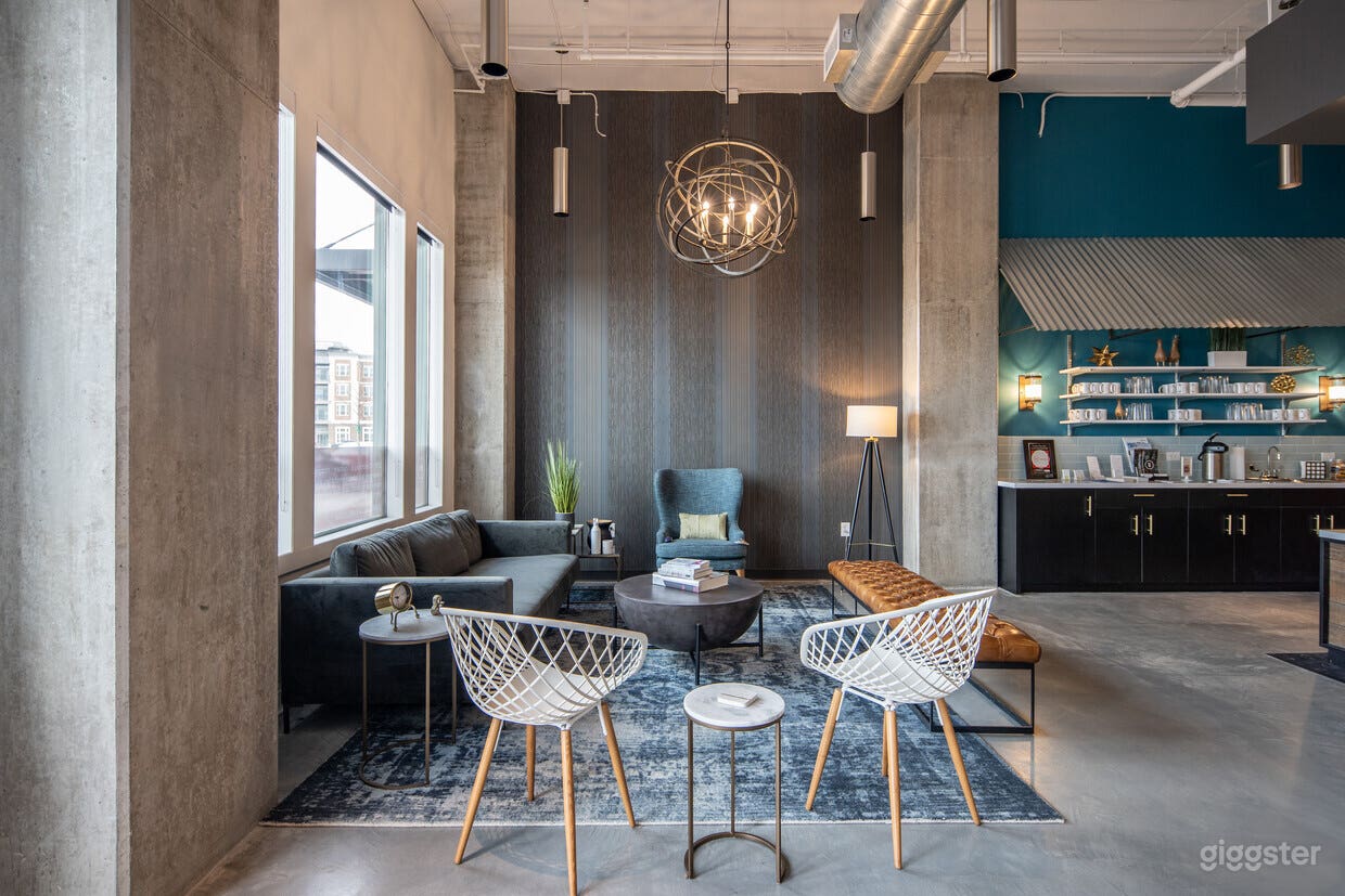 Spacious Team Day Office Photo 4