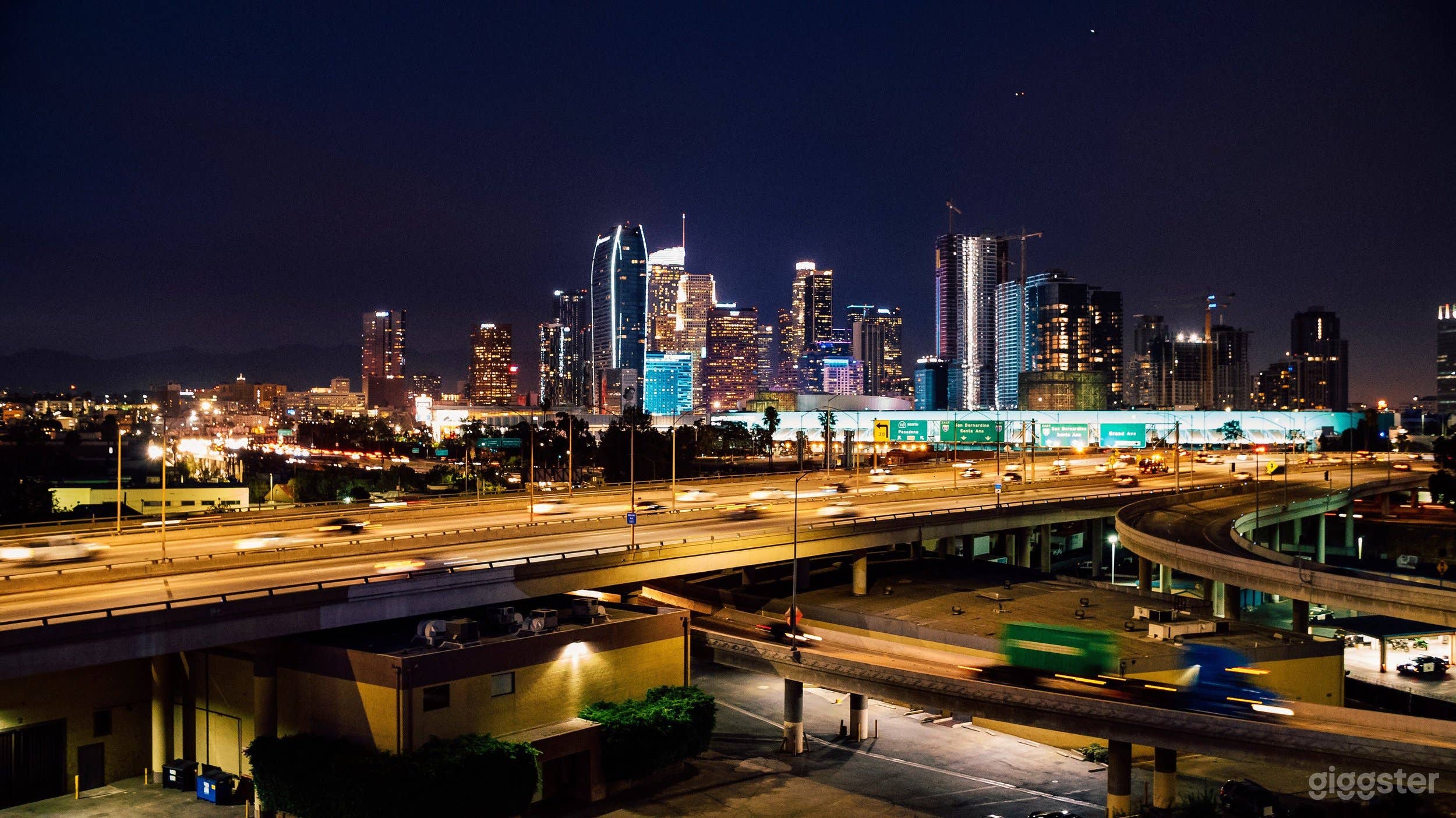 Breathtaking Panoramic Rooftop in LA Photo 4