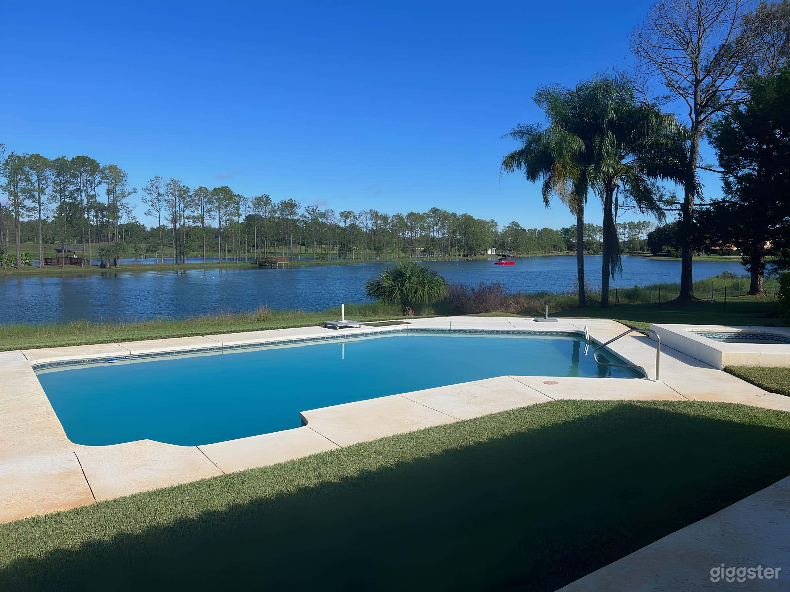 Lakeside Retreat: Bright, Open Living Room Photo 4