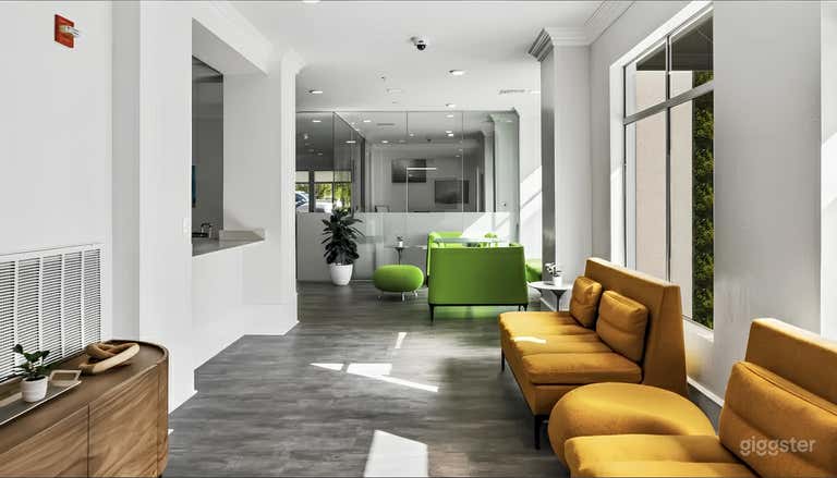  Complete kitchen, lounge furniture and TV 