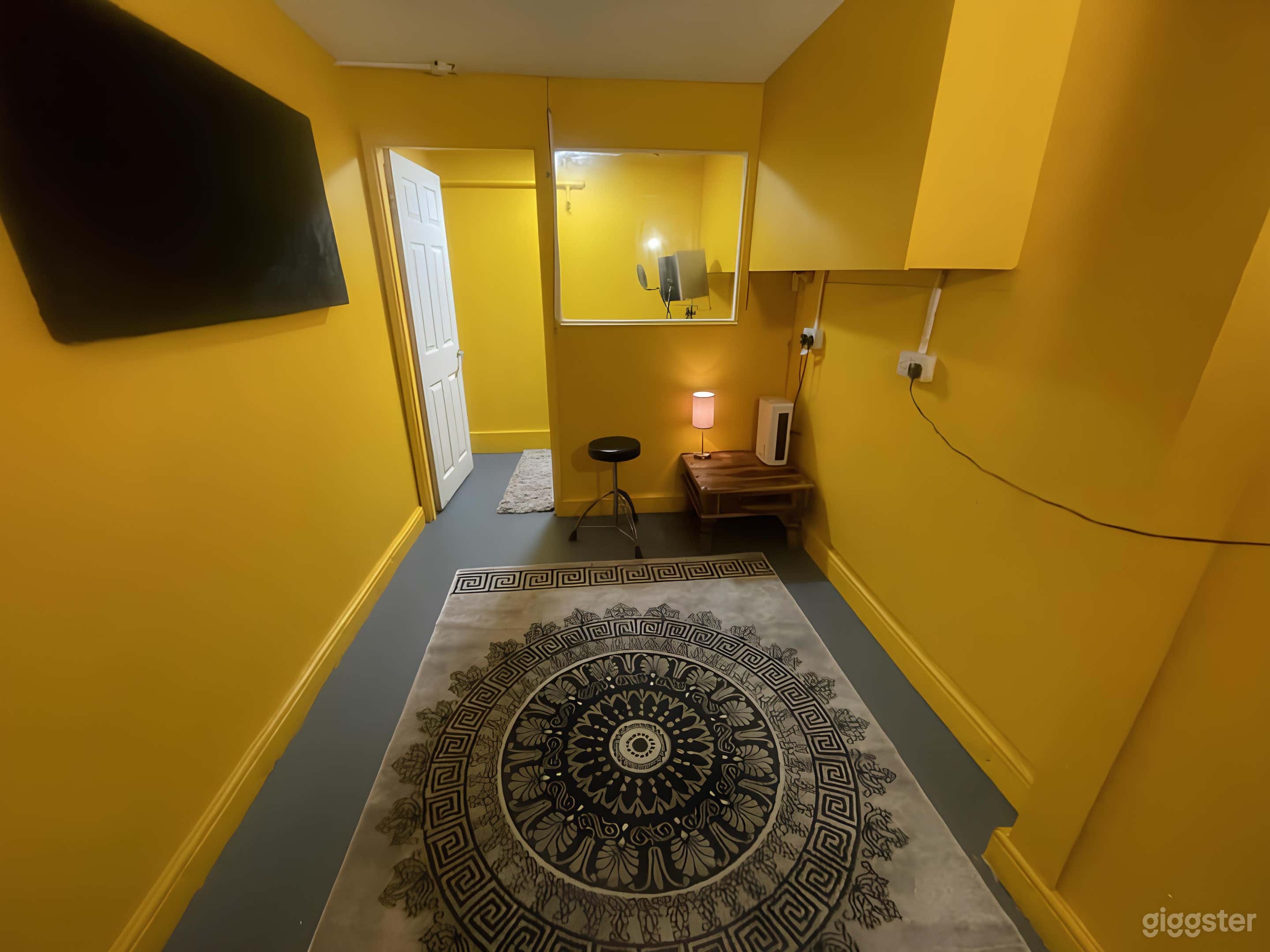 Modern Combined Studio 1 and 3 Photo 4