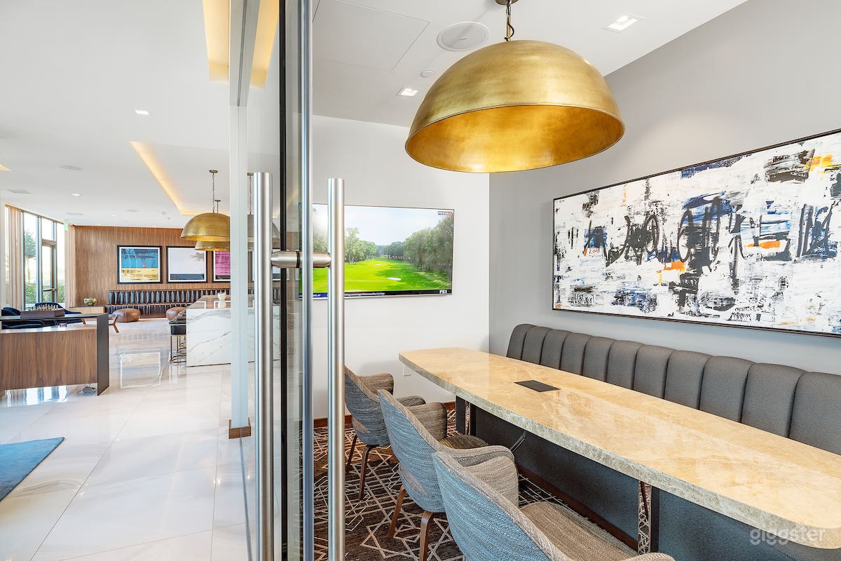 Lavish Clubhouse in Beverly Grove Photo 2