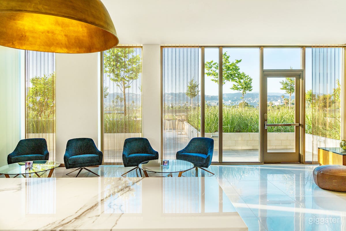 Lavish Clubhouse in Beverly Grove Photo 4