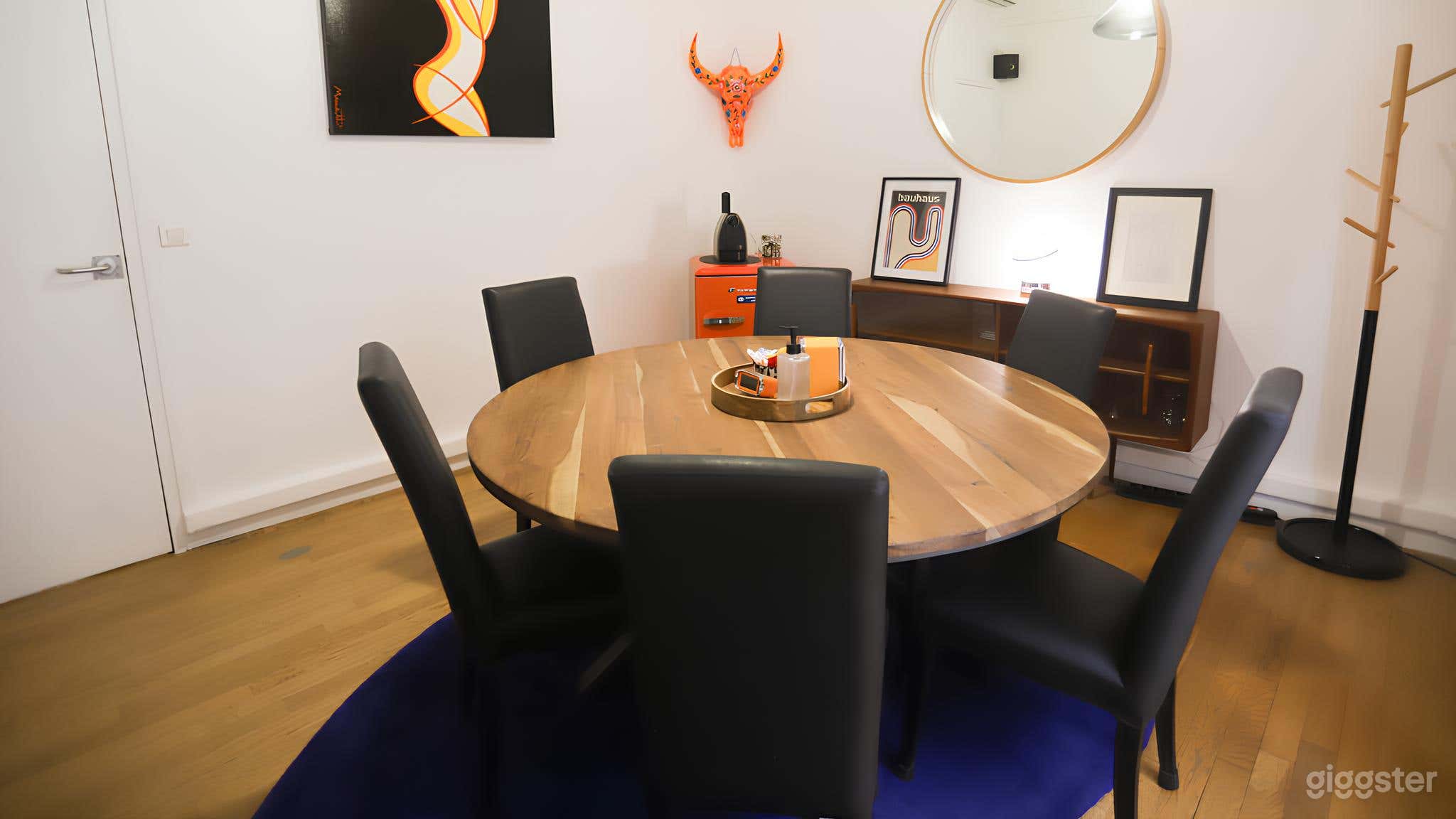 Photo de Orange Room - Warm Colours and Welcoming Layout 3