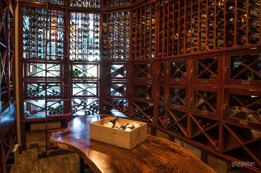 Modern and Stylish Dining Room in Houston Photo 4