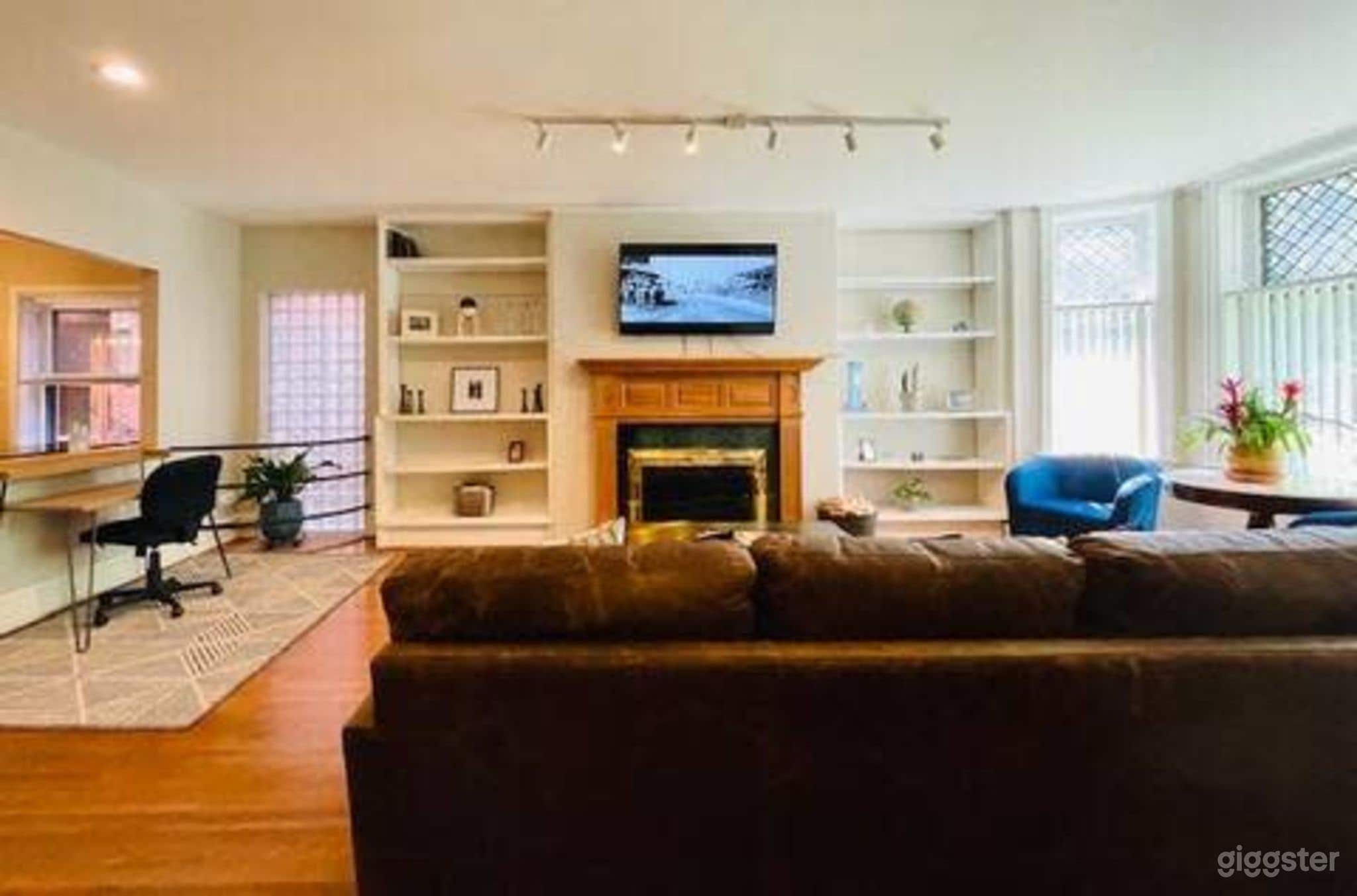 Lovely Uptown Condo in 1890's Building with Yard Photo 4