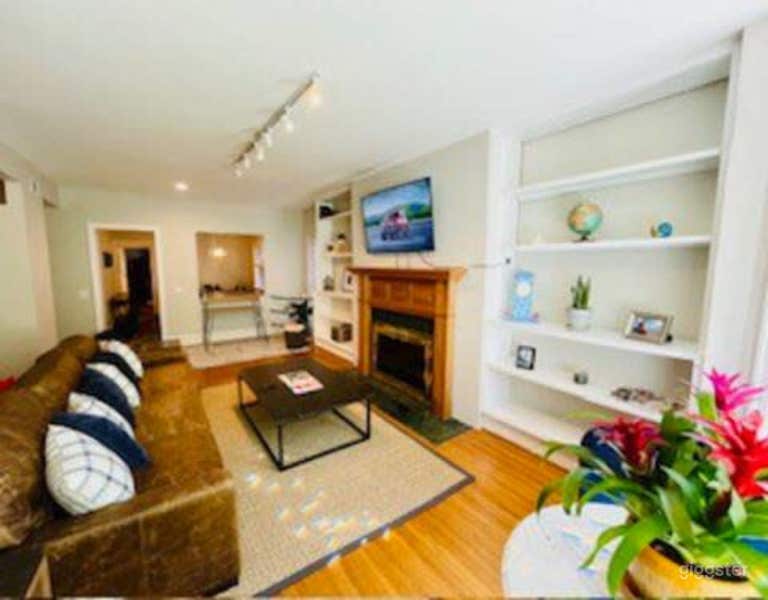  Lovely Uptown Condo in 1890's Building with Yard 