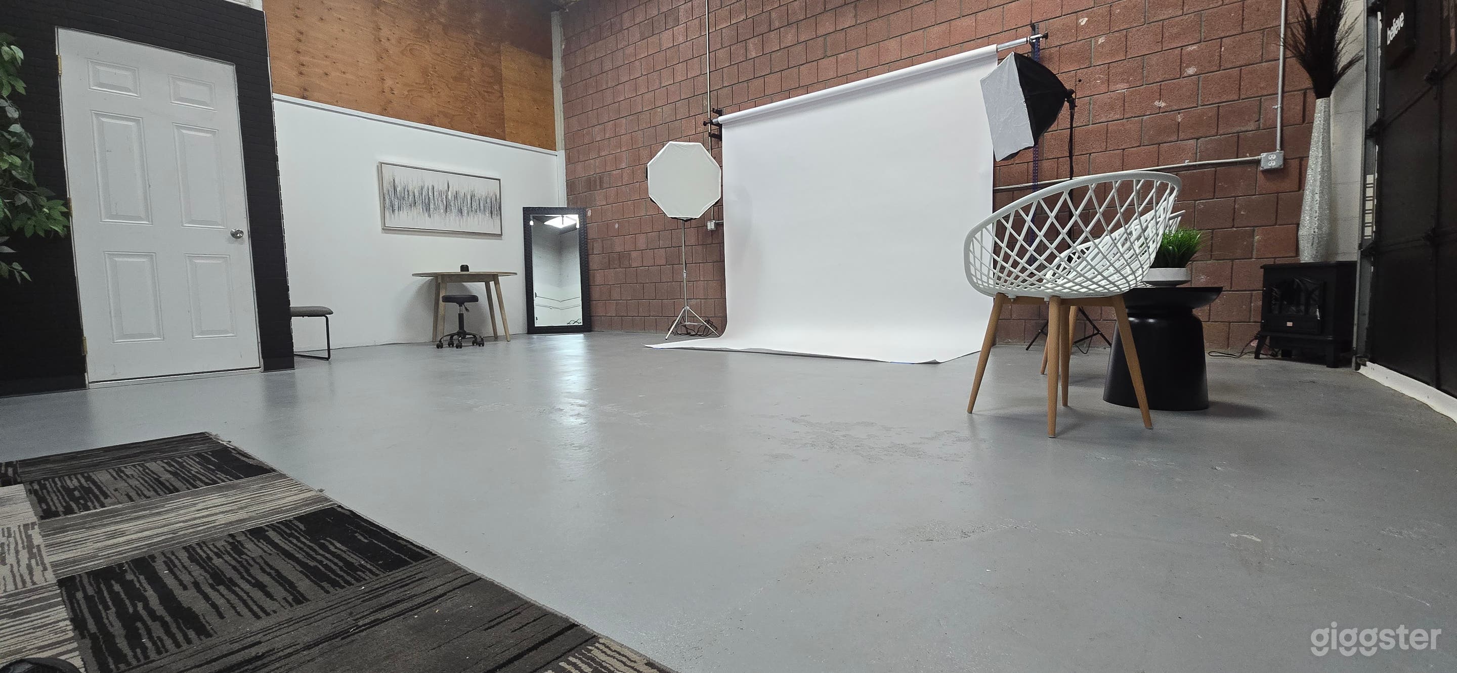 Private creative photography and small event space Photo 1