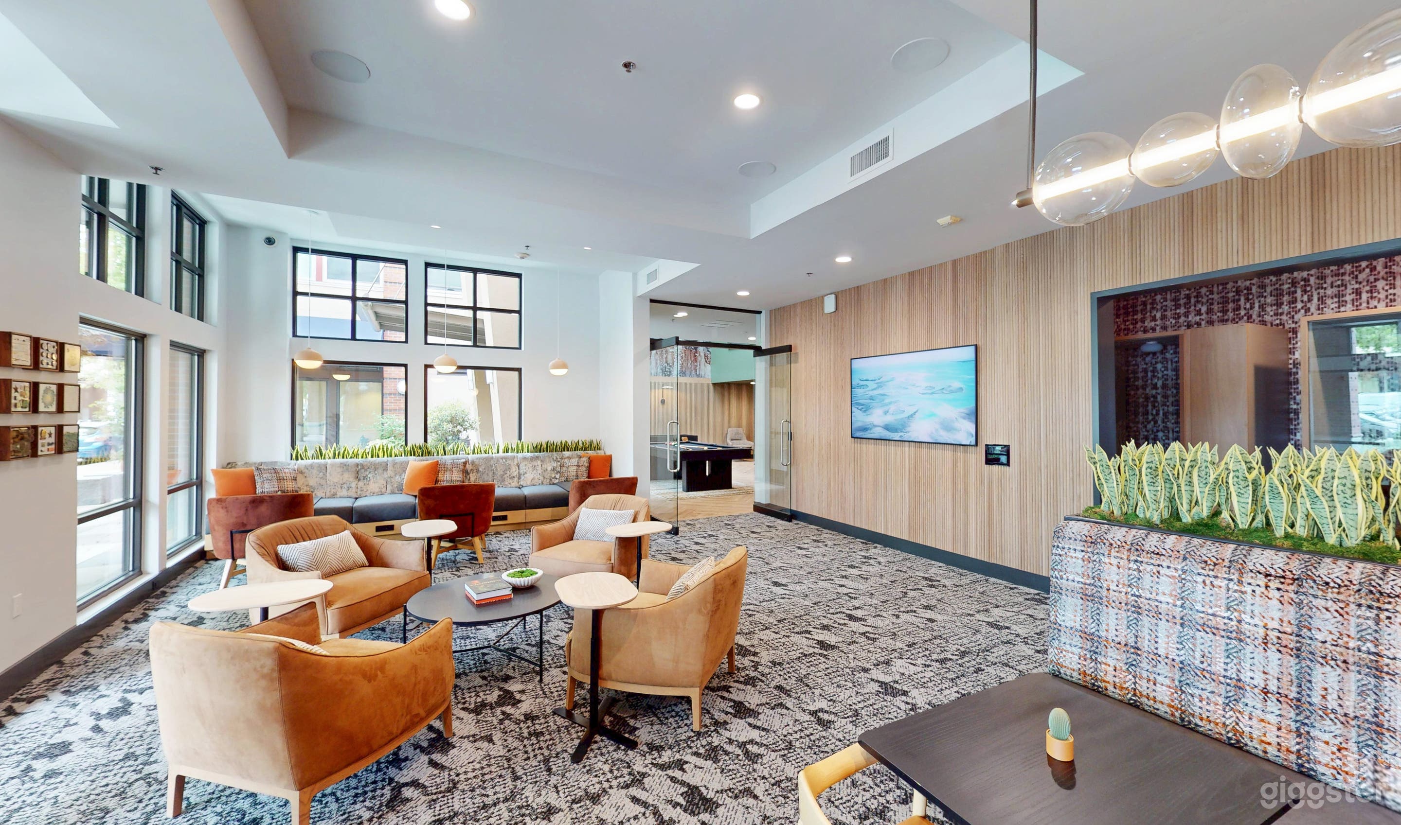 Elegant Lounge on Mercer Island Photo 4