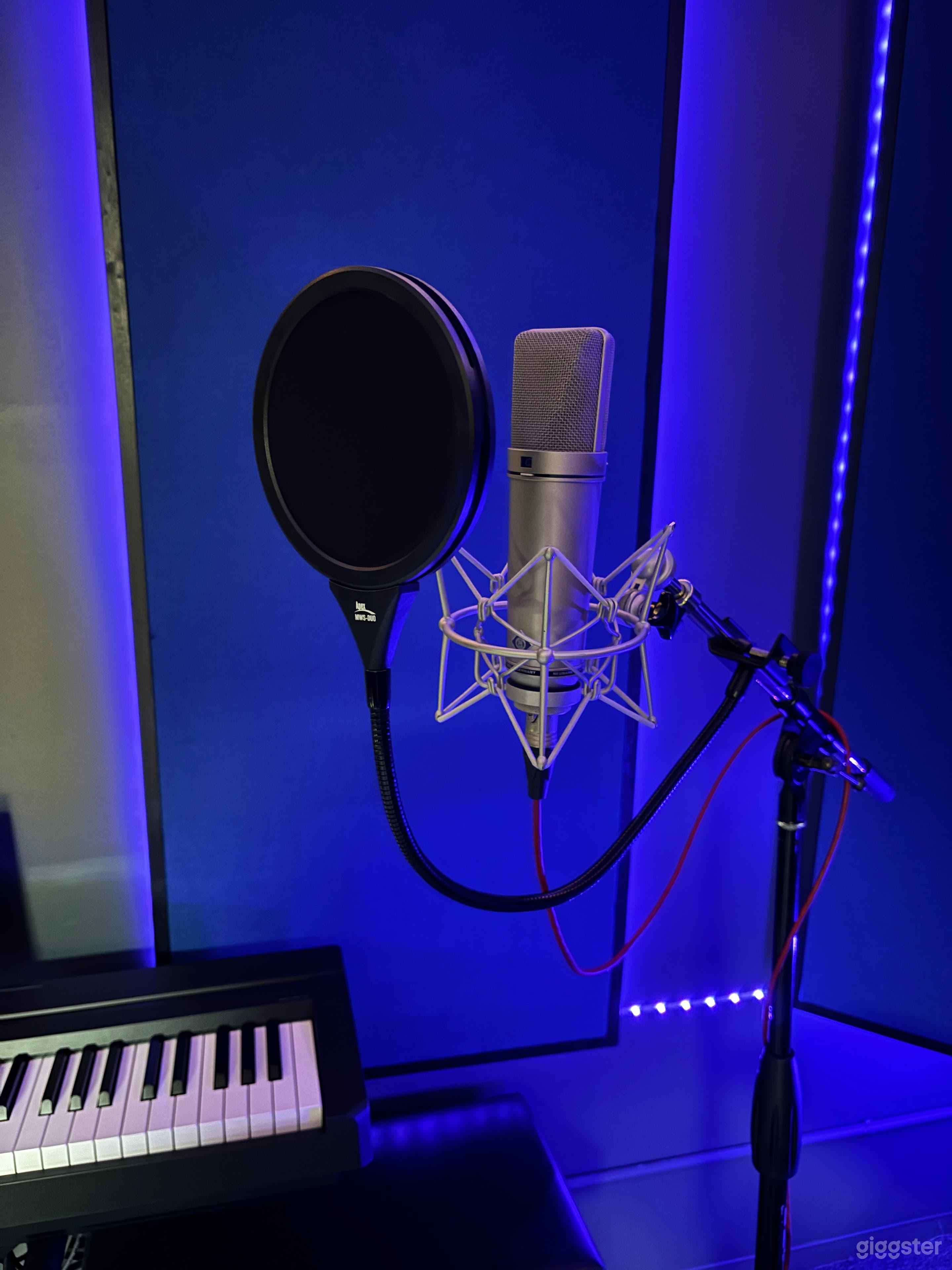 Kensington Recording Studio – Plug-and-Play Setup Photo 4