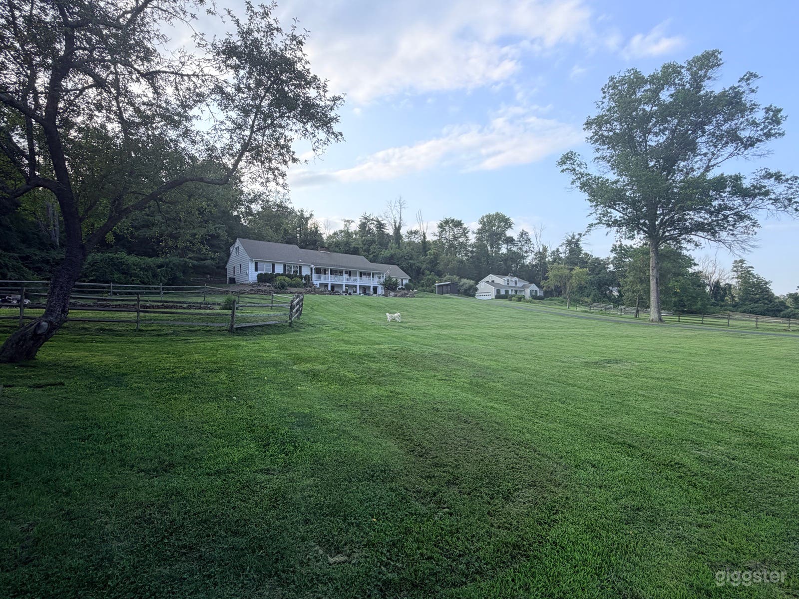 Charming Home atop large hill with long driveway Photo 1