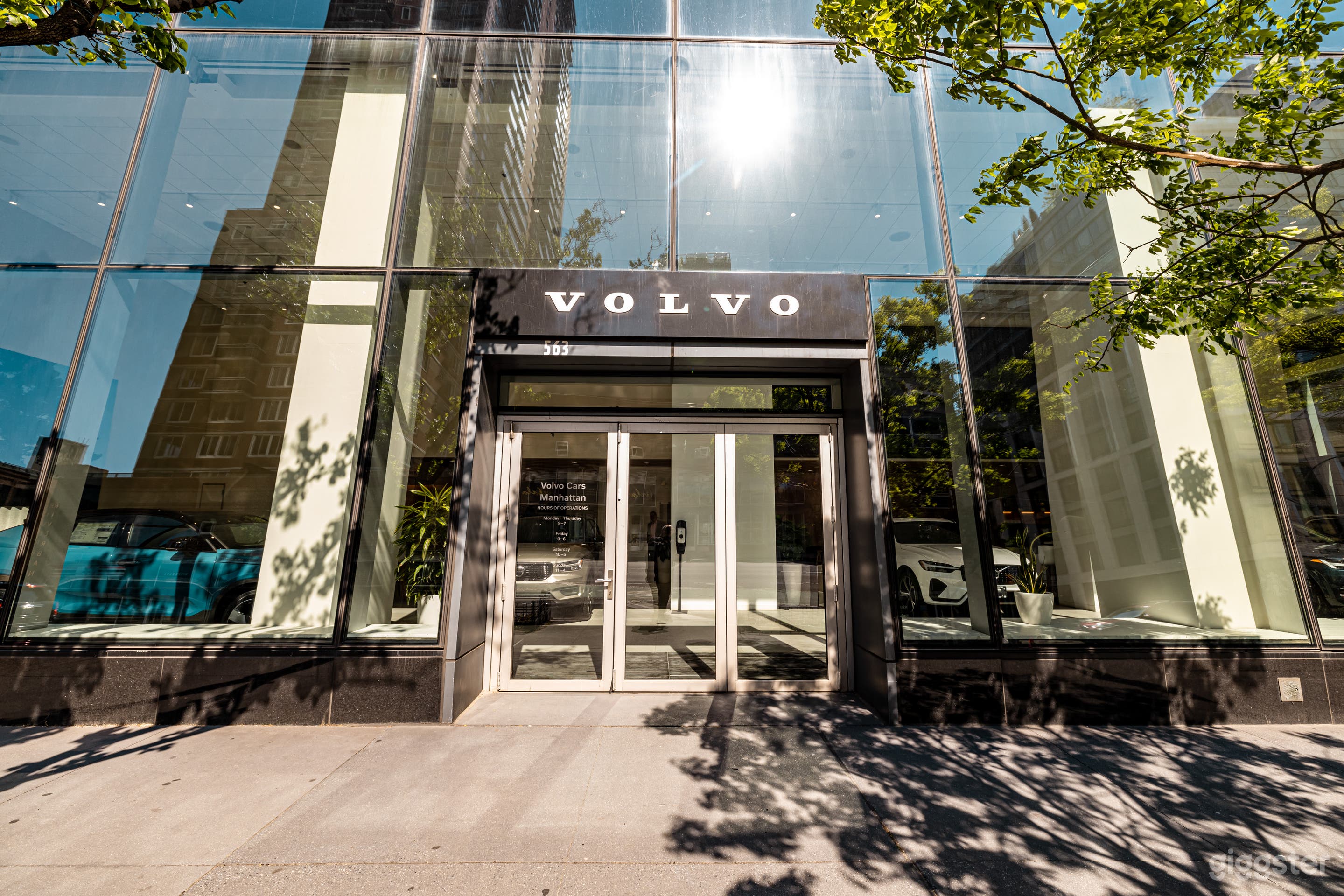 Volvo Cars Manhattan Photo 2