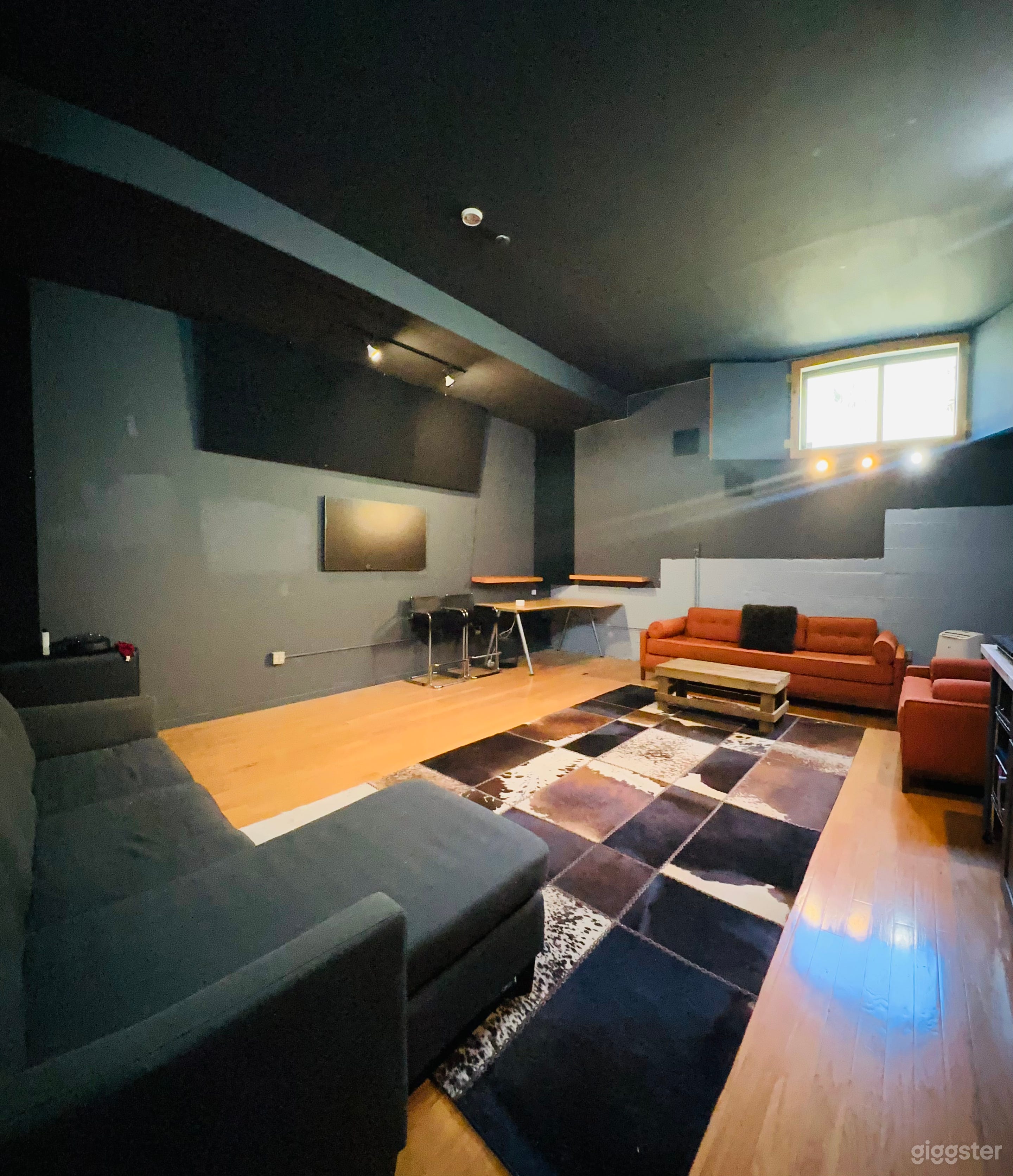 Artist Loft Photo & Podcast Studio with Acoustic Walls Photo 3
