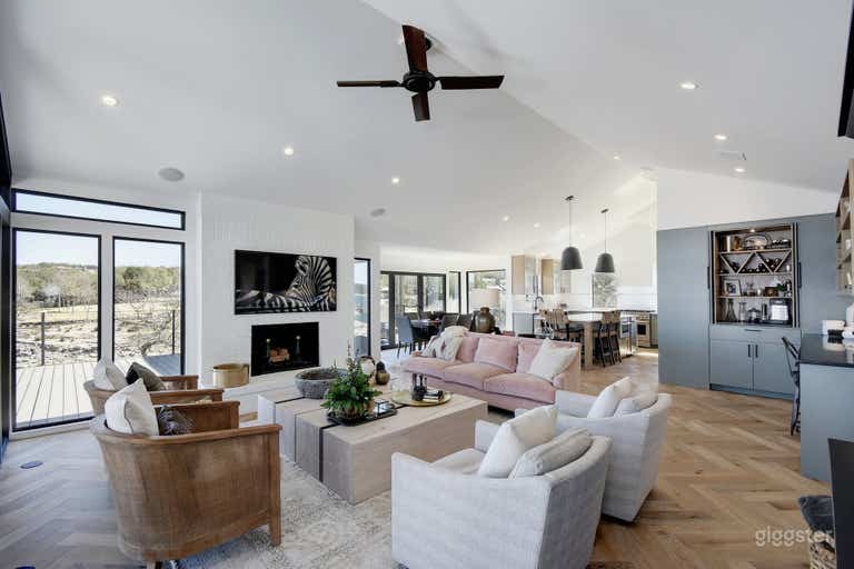  Fully renovated house on Lake Travis 