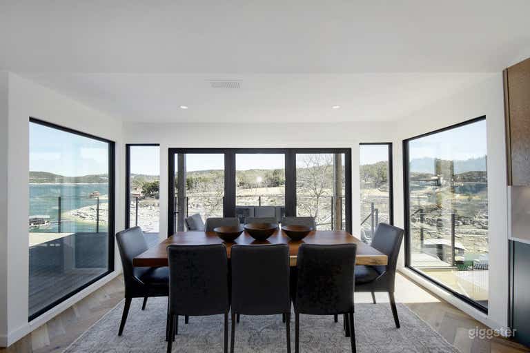  Fully renovated house on Lake Travis 