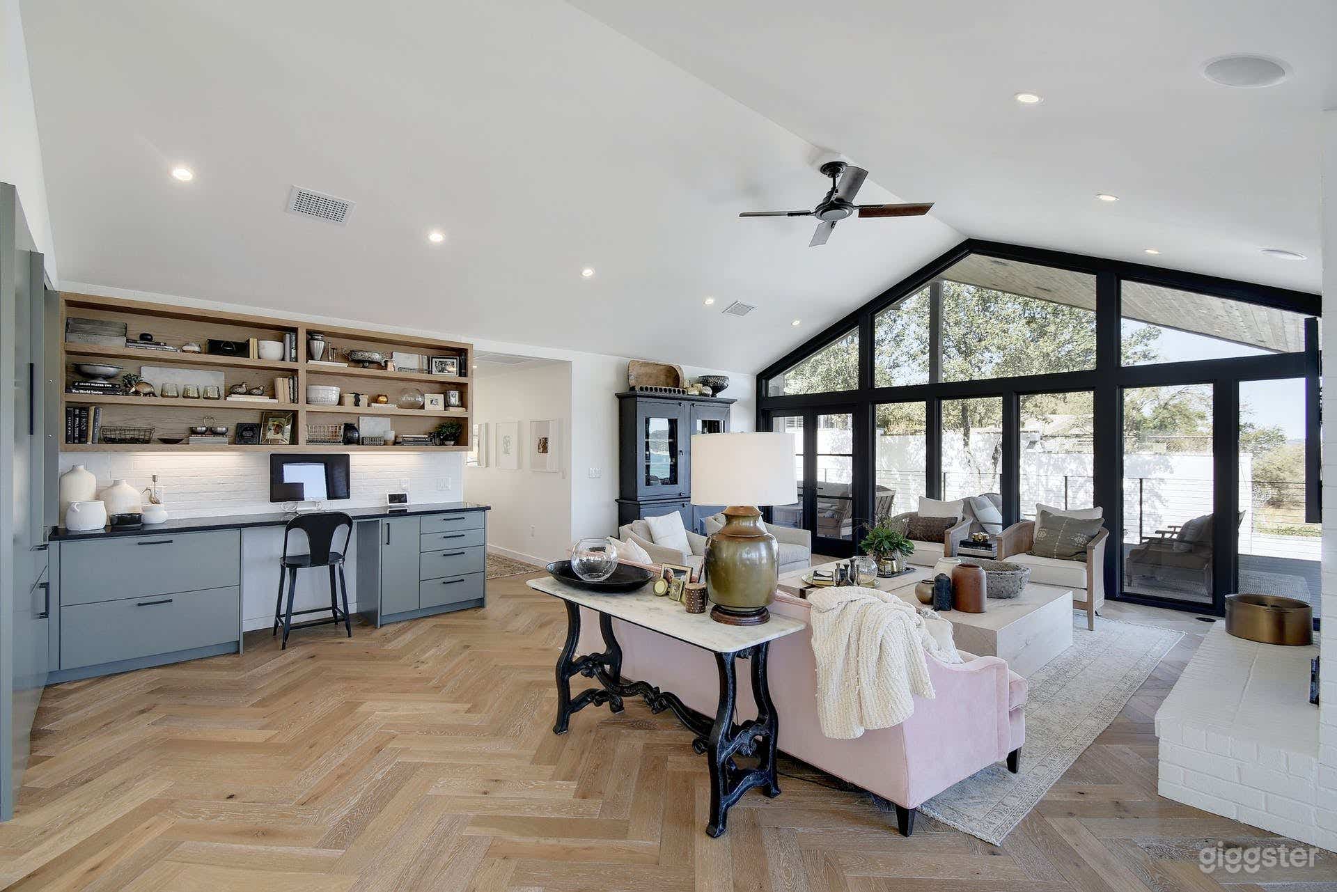 Fully renovated house on Lake Travis Photo 2