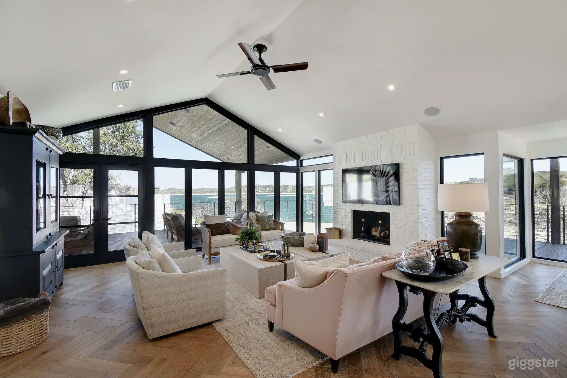 Fully renovated house on Lake Travis Photo 1