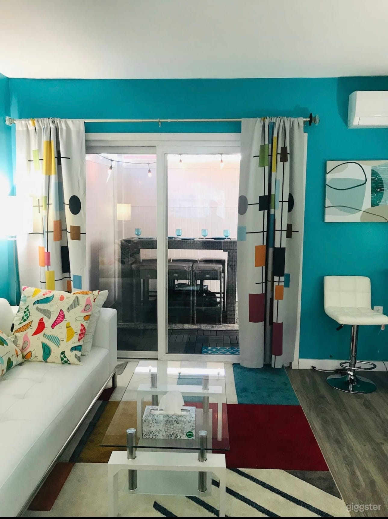 Modern Luxury Getaway with Jacuzzi  Photo 2