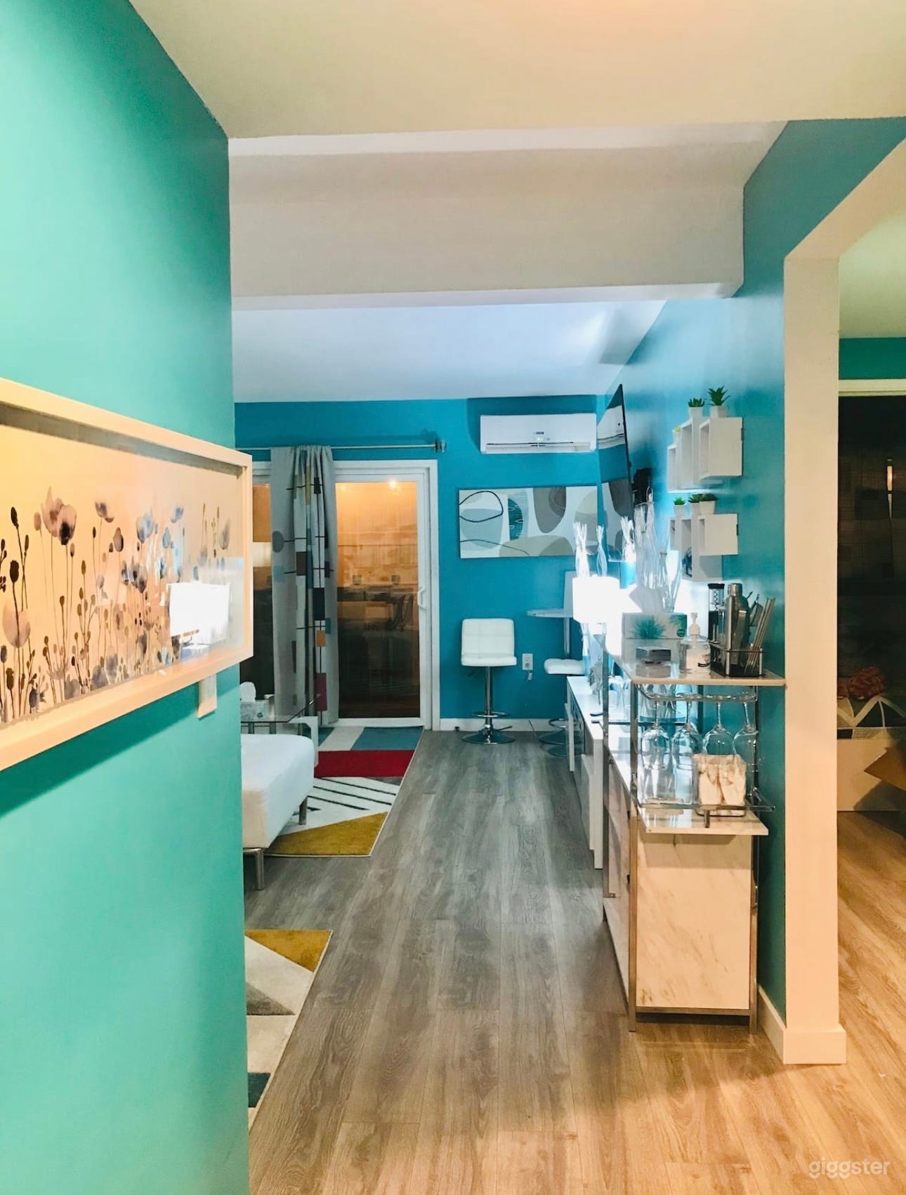 Modern Luxury Getaway with Jacuzzi  Photo 4