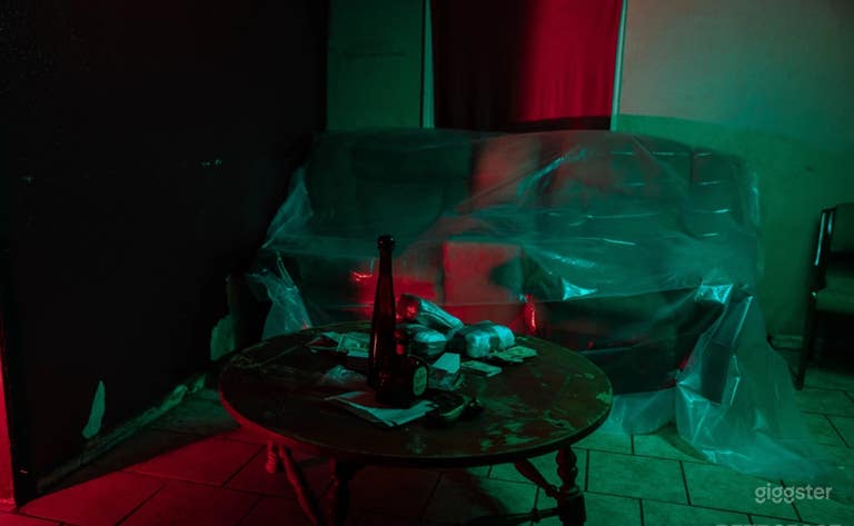  Set de filmación Trap House interior/exterior (se permite fumar) 