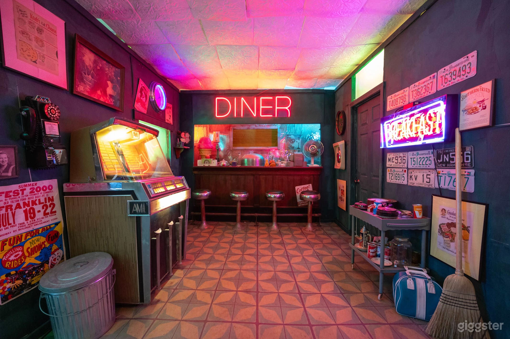 Surreal Photo Studio With Retro Vibes Photo 1