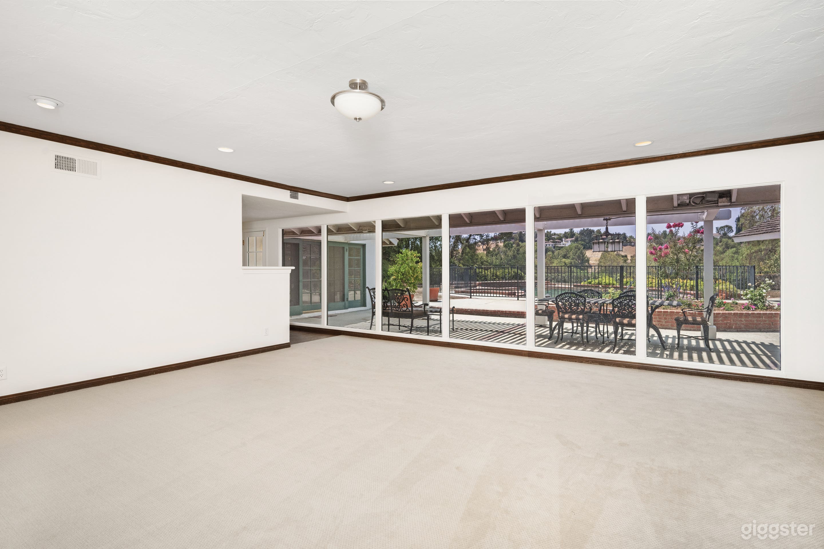 Hidden Hills Oasis Photo 2