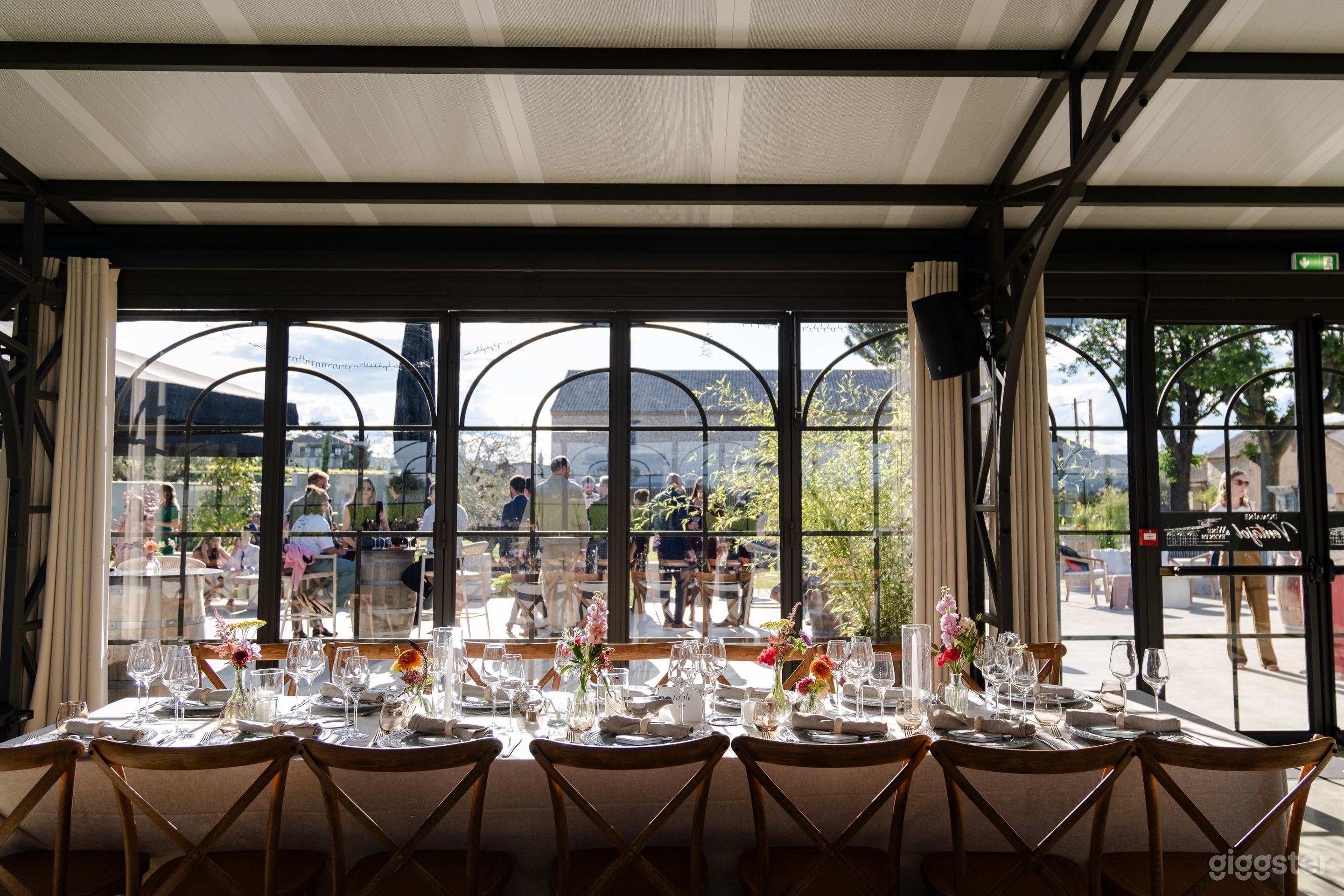 Photo de Provençal Vineyard Estate with Glass Orangery and Scenic Gro 2