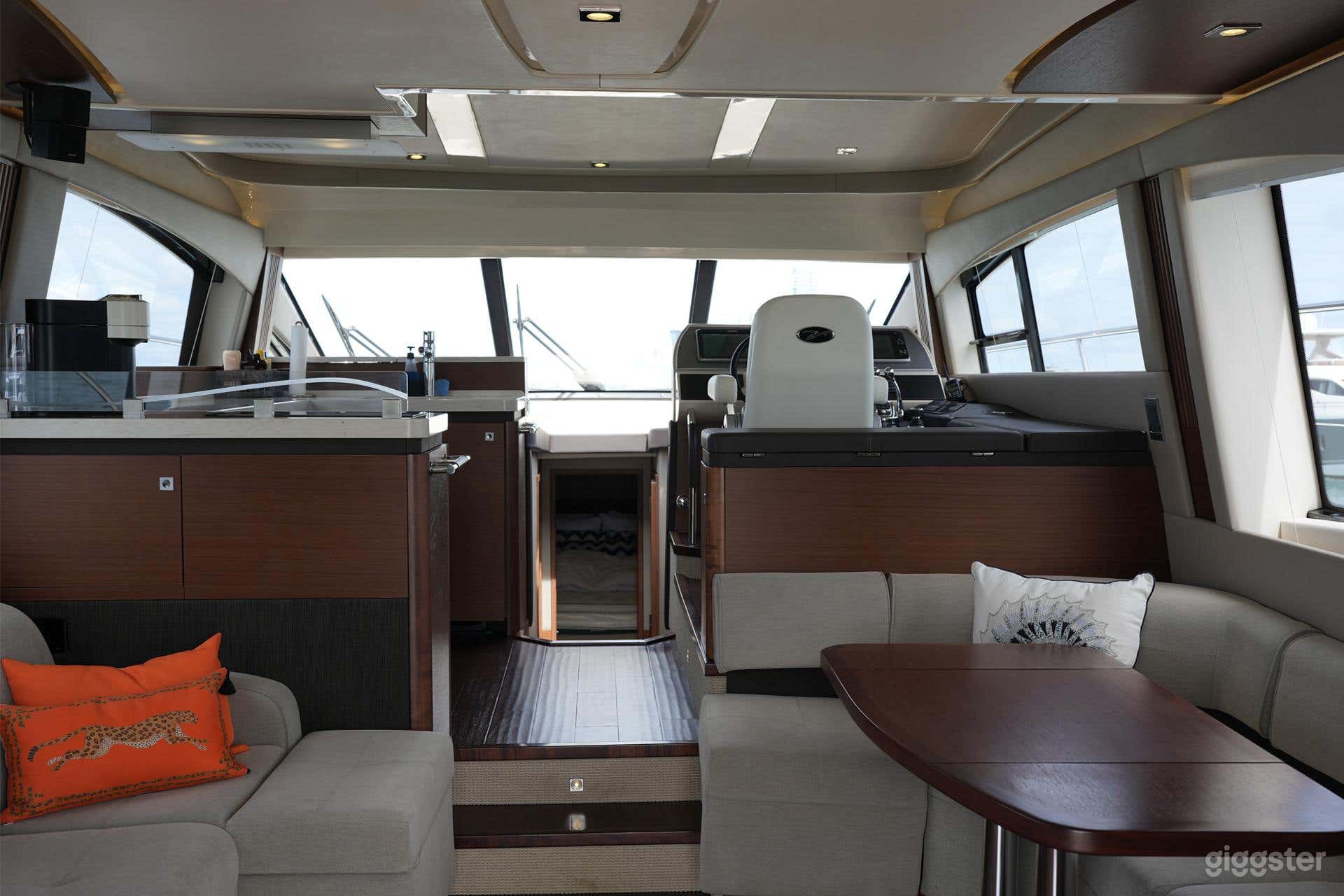 State-of-the-art 51' Sea Ray Photo 4