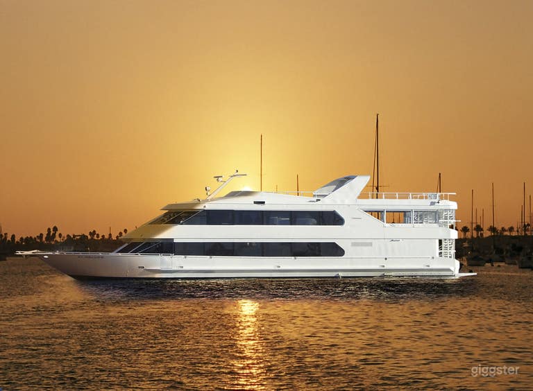  Fiesta y Crucero en Yate de LUJO 