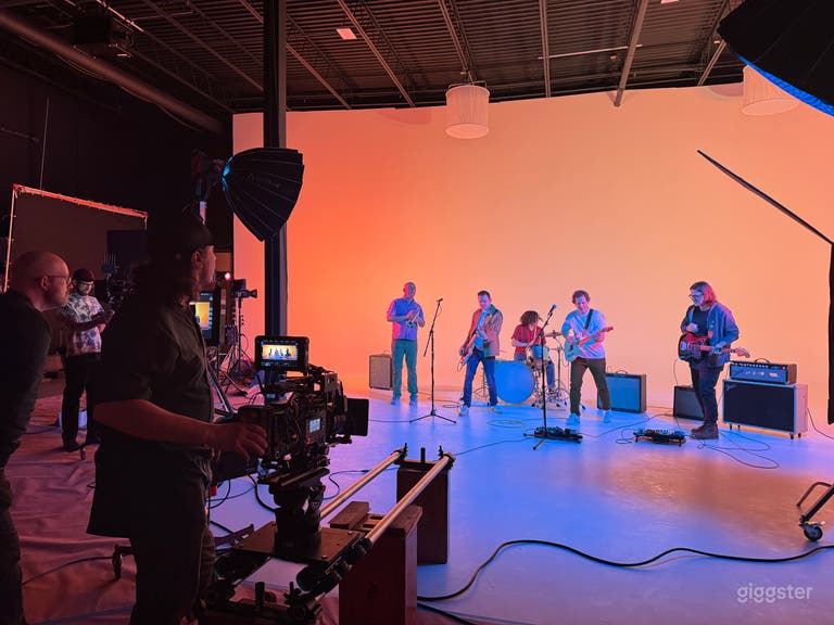  Commercial Studio | 45x45 Seamless CYC | Pro Gear Available 