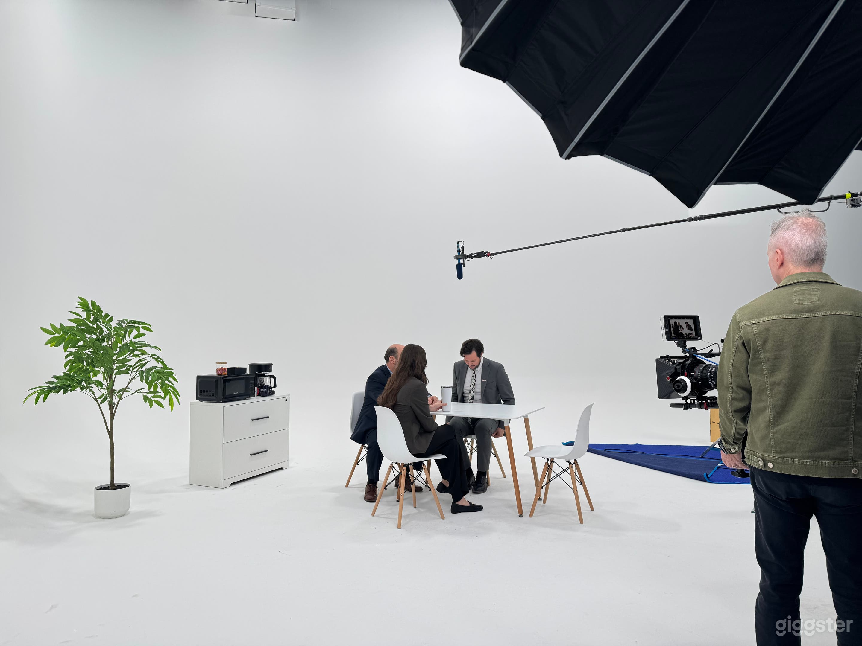 Commercial Studio | 45x45 Seamless CYC | Pro Gear Available Photo 4