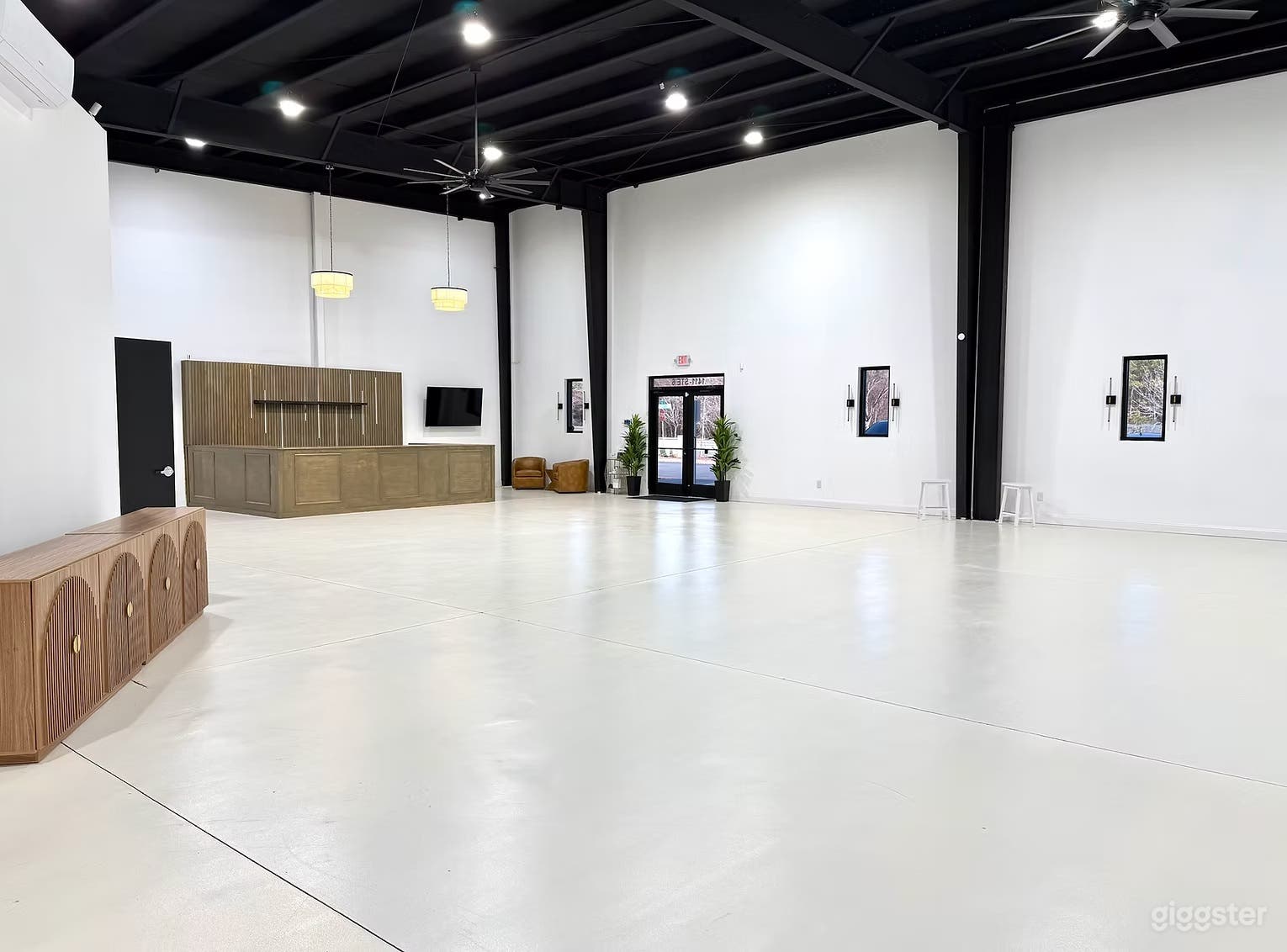 Event Space and Studio in the Heart of Myrtle Beach Photo 1
