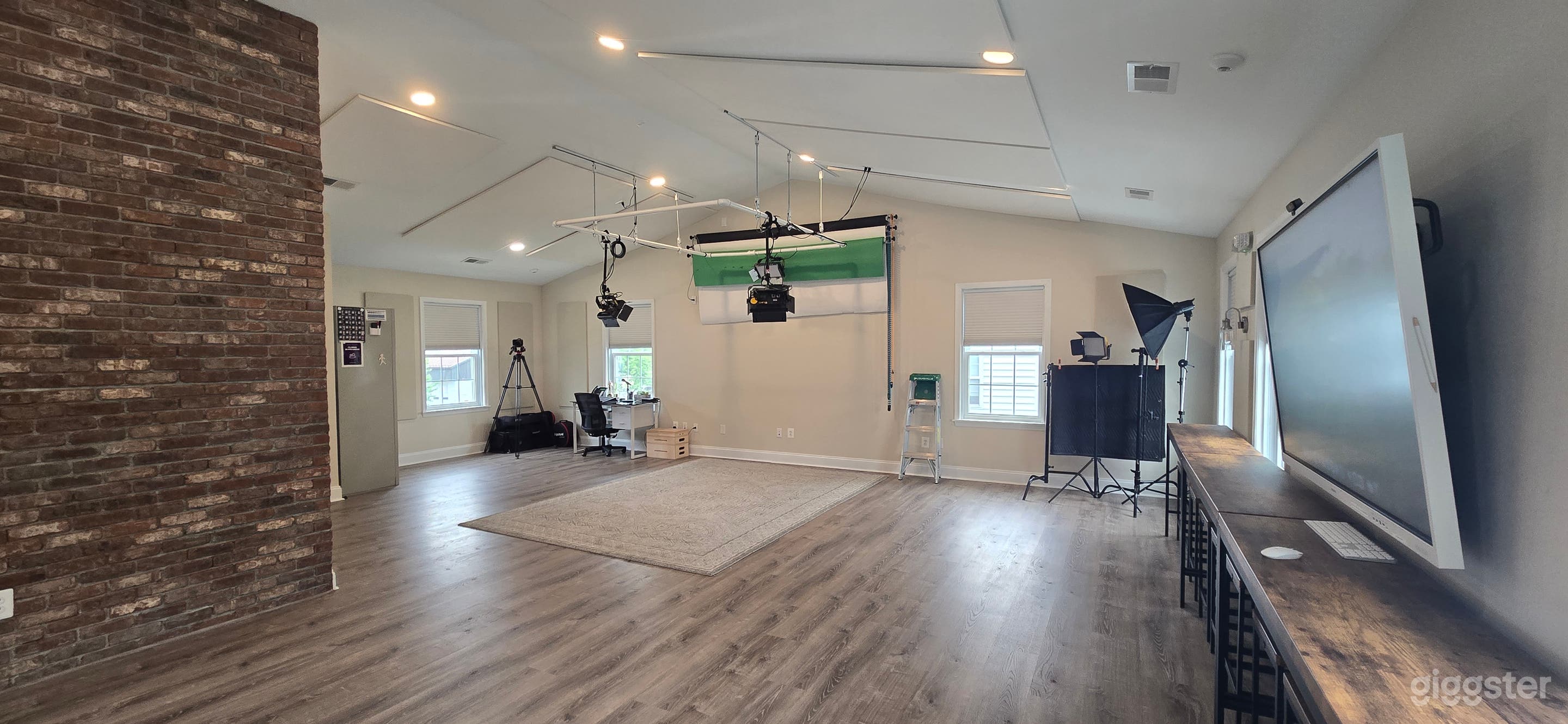 Studio with Open Floor Plan &amp; Natural Light Photo 3