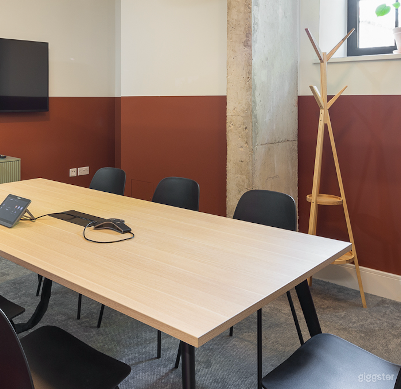 Trew Room Good For 8 Persons Photo 3