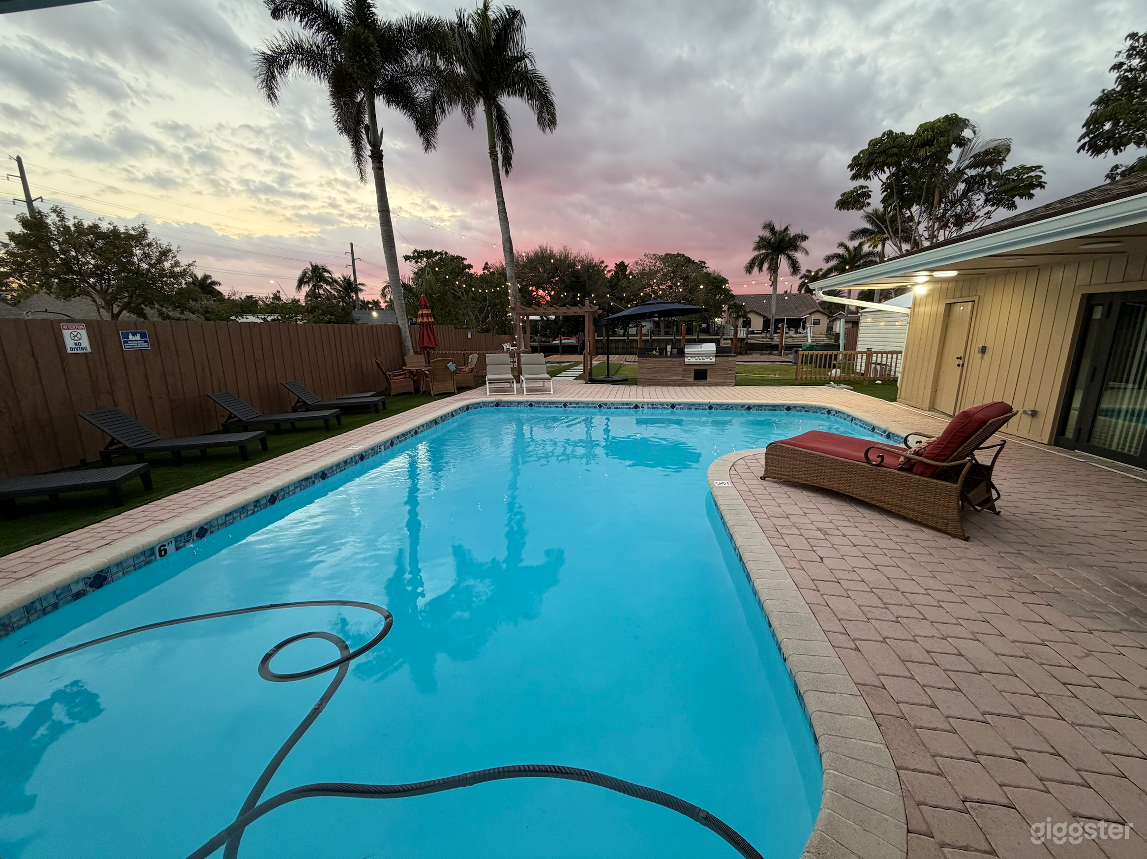 Luxury Waterfront Backyard with Pool In Fort Lauderdale Photo 2