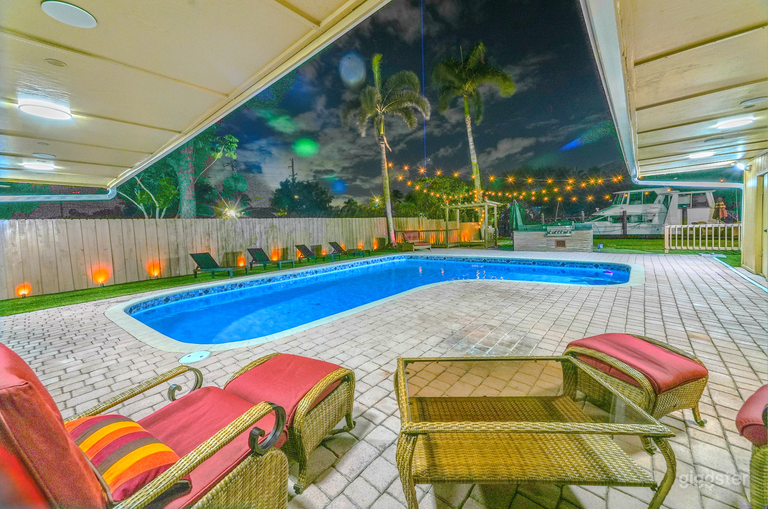  Luxury Waterfront Backyard with Pool In Fort Lauderdale 