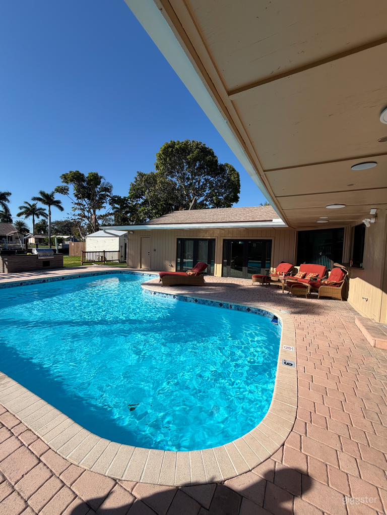  Luxury Waterfront Backyard with Pool In Fort Lauderdale 