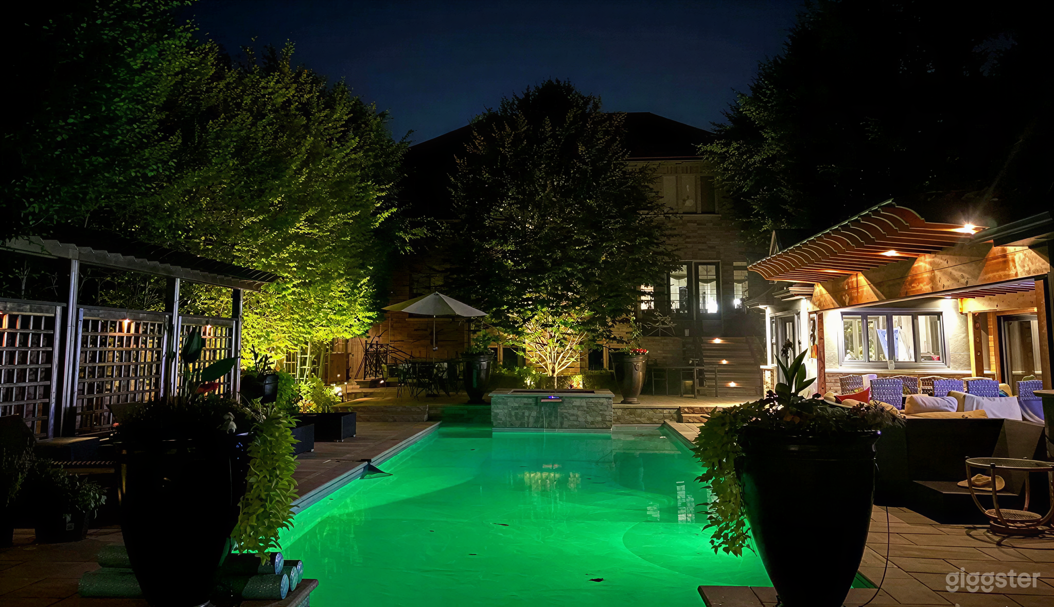 Boutique Hotel-feel. Backyard pool+fireplace+hot tub+dining Photo 3