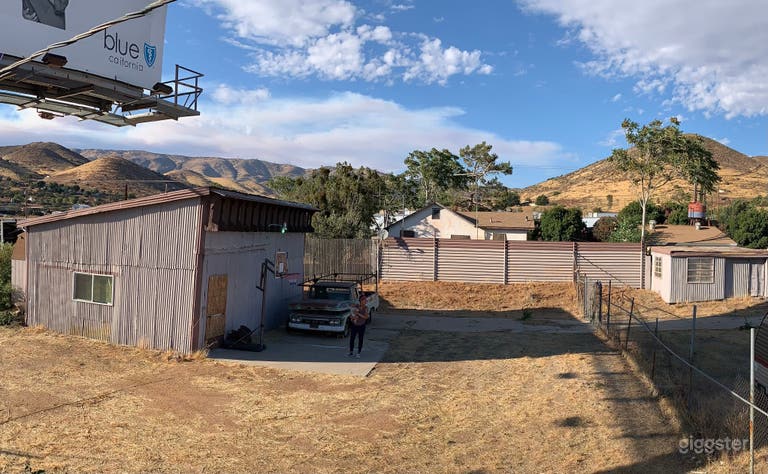  Metal industrial warehouse (20x30 =600 SF) space on our commercial desert property.  