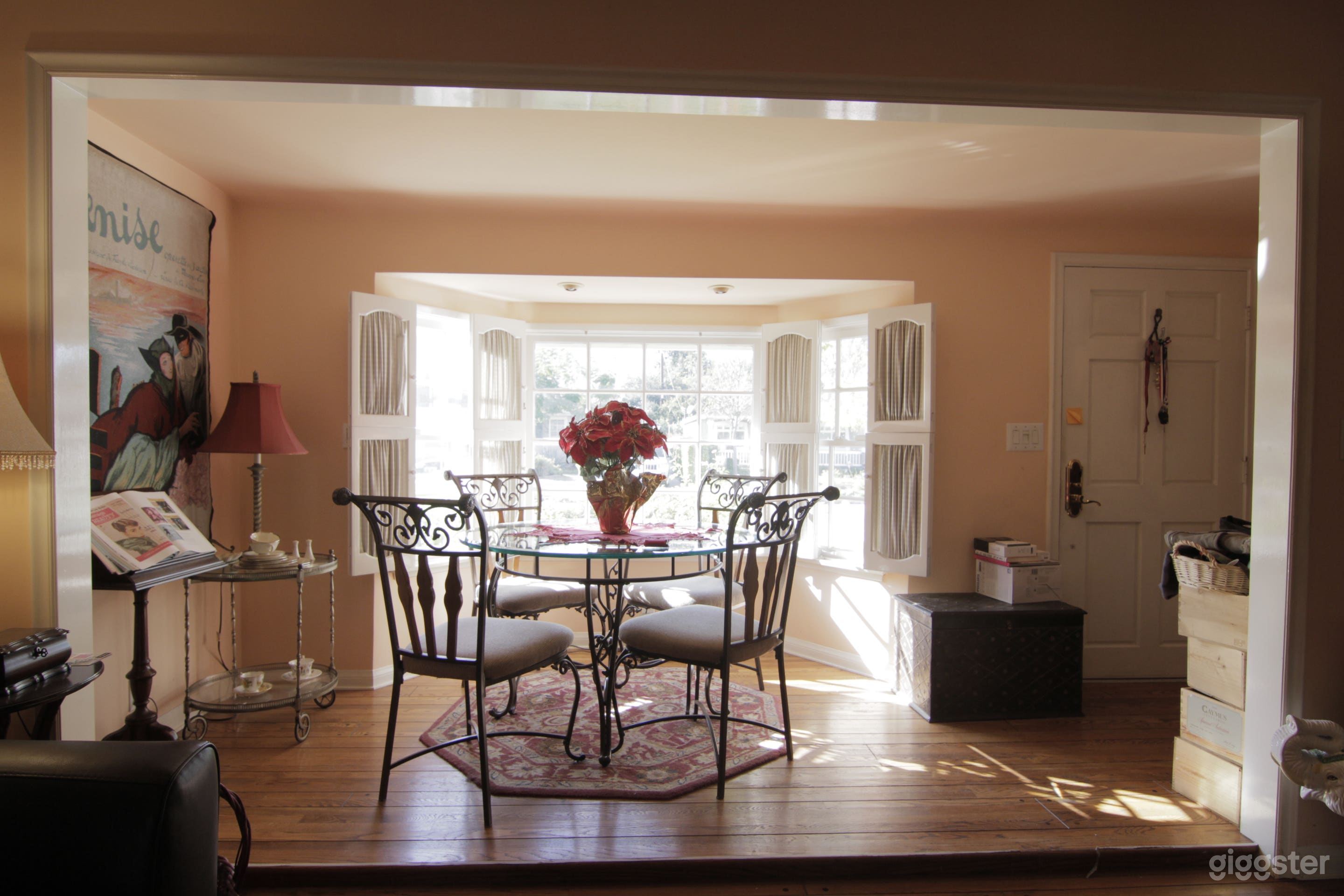 Gorgeous Home with a Lovely Backyard Garden Photo 3