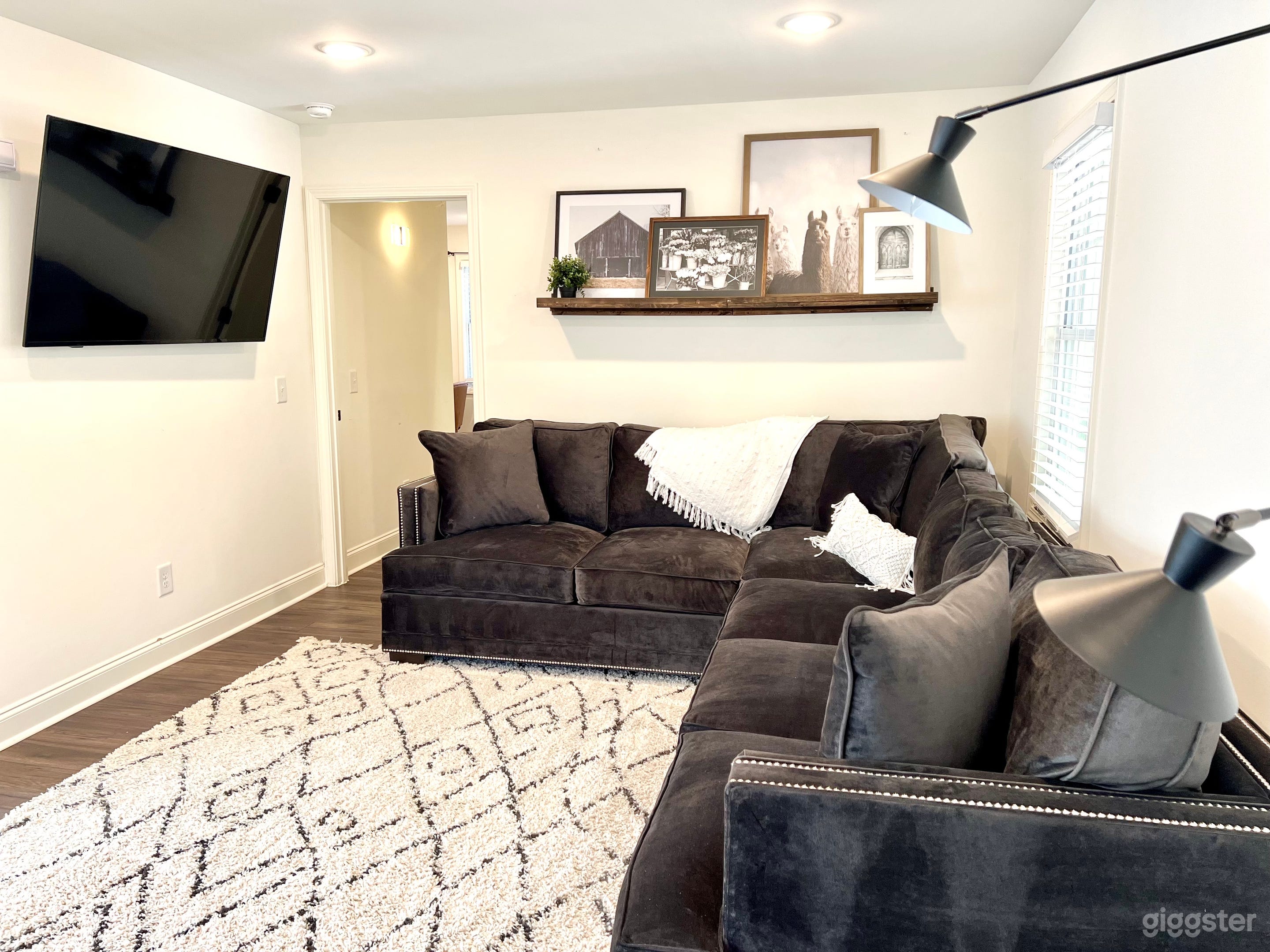 Modern 1960's Ranch Style Home Photo 1