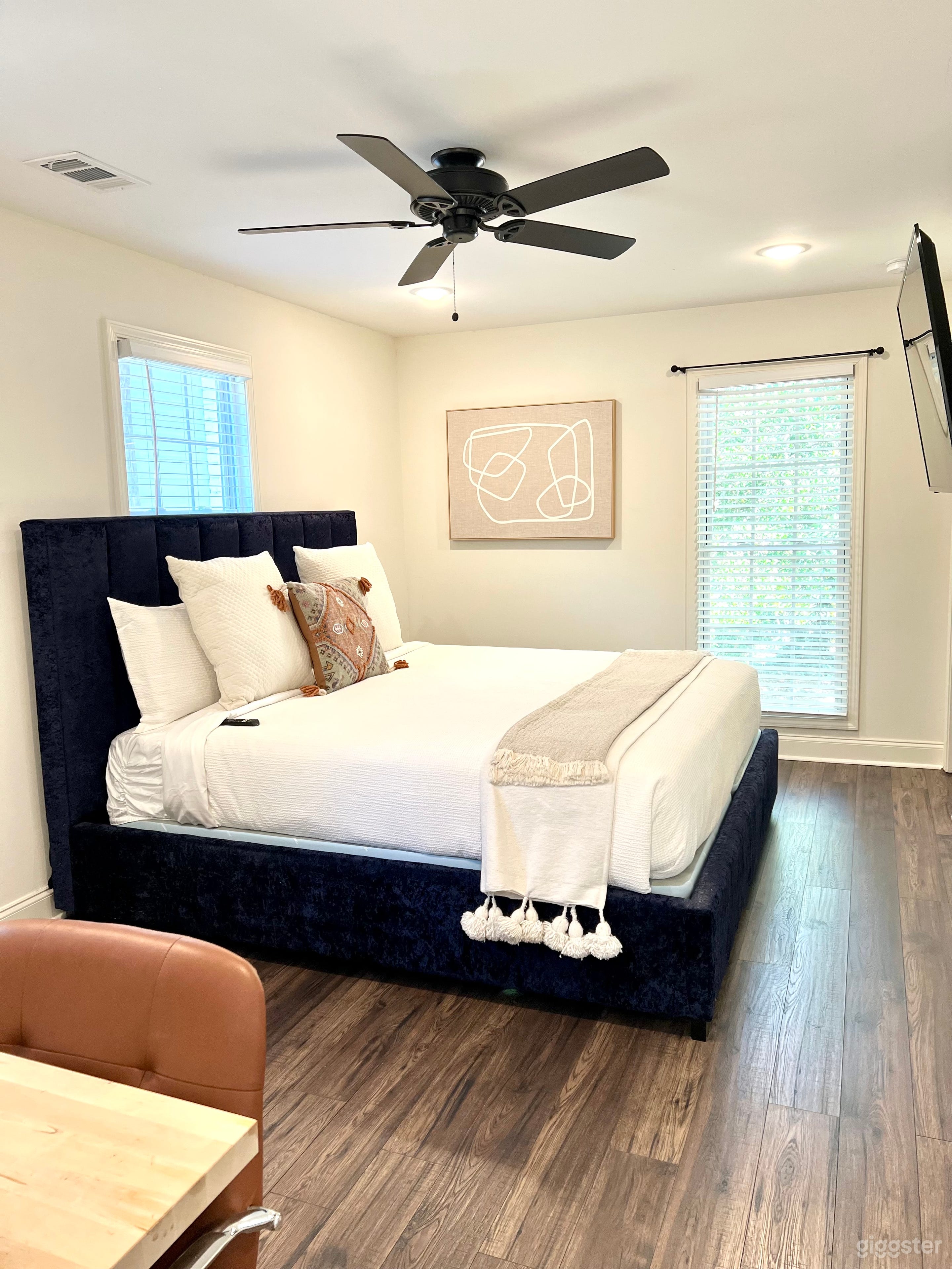 Modern 1960's Ranch Style Home Photo 4