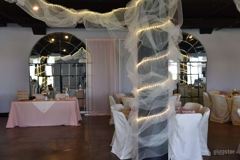 Magnificent venue in Louisville with three large mirrors &amp; access to bridal suite Photo 4