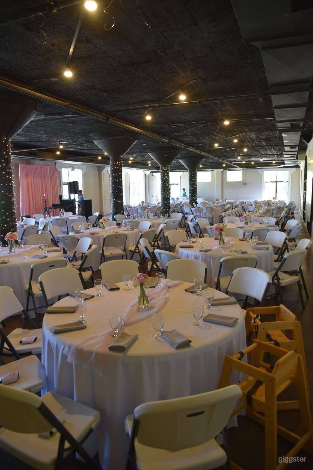 Magnificent venue in Louisville with three large mirrors &amp; access to bridal suite Photo 2