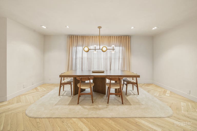  MODERN SPANISH VILLA WITH ARCHES, BEAMS & POOL 