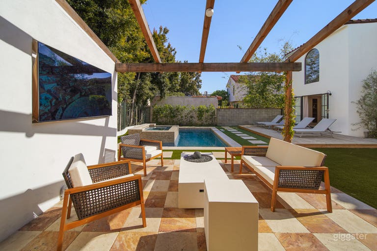  MODERN SPANISH VILLA WITH ARCHES, BEAMS & POOL 