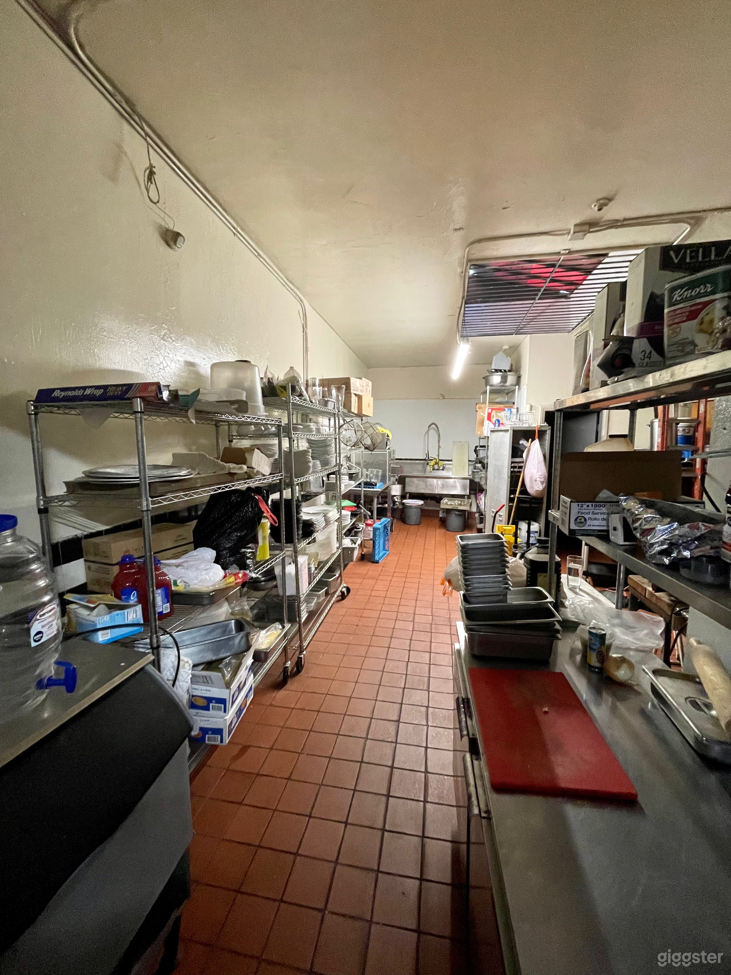 Italian Restaurant with fully working kitchen Photo 3