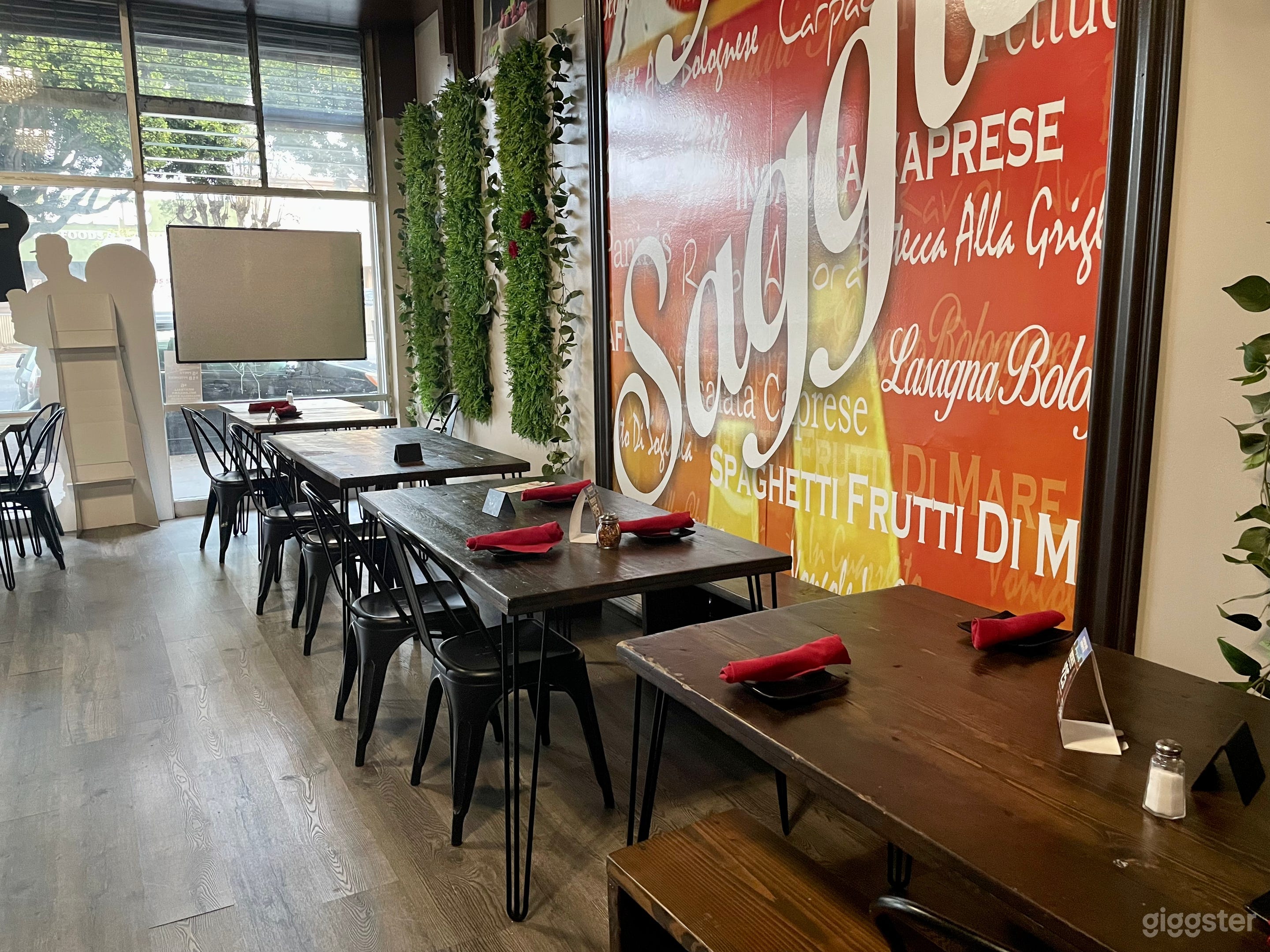 Italian Restaurant with fully working kitchen Photo 2