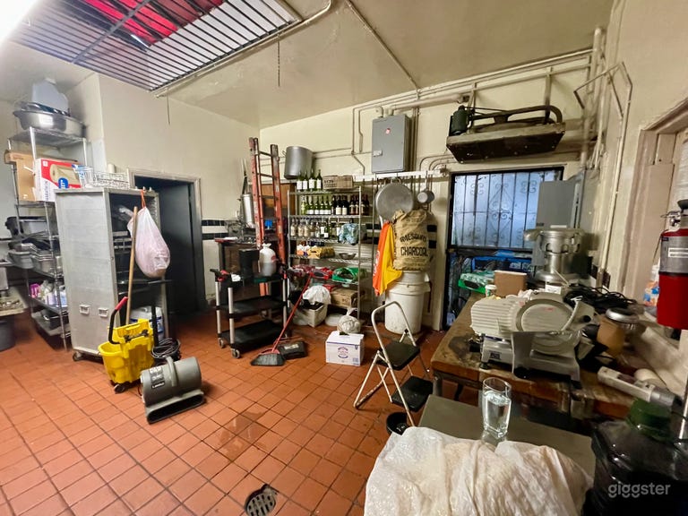  Italian Restaurant with fully working kitchen 