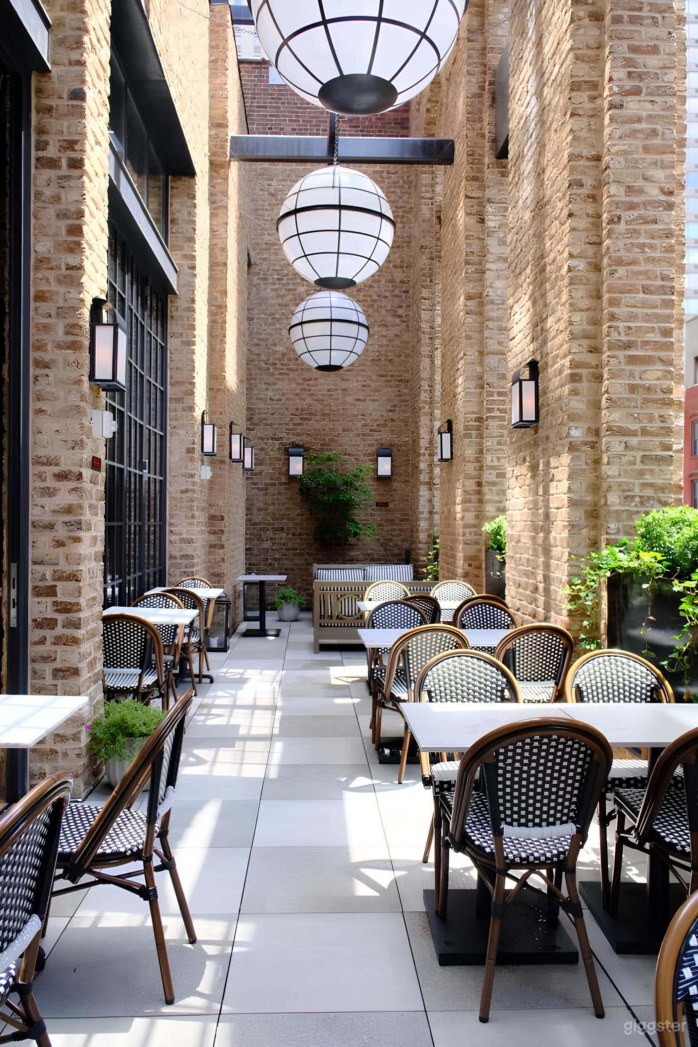 Sleek Classy Cocktail Lounge Photo 3